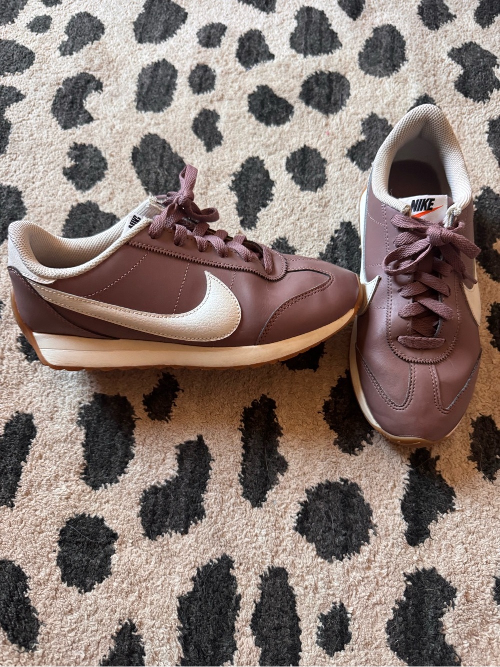 Nike Mauve-Brown and Cream Retro Runner Shoes